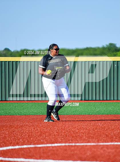 Thumbnail 3 in Mumford vs Giddings photogallery.