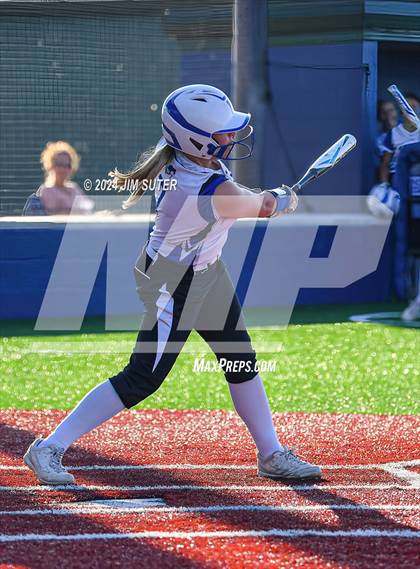 Thumbnail 2 in Mumford vs Giddings photogallery.