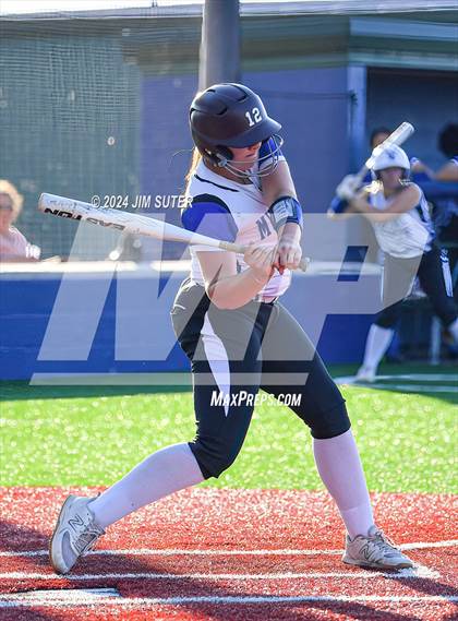 Thumbnail 3 in Mumford vs Giddings photogallery.
