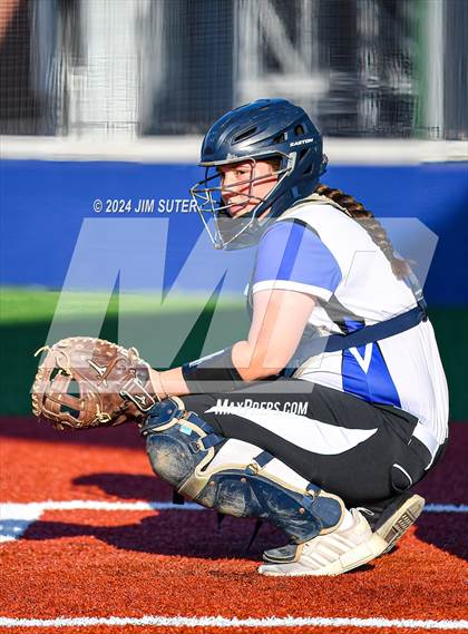 Thumbnail 3 in Mumford vs Giddings photogallery.