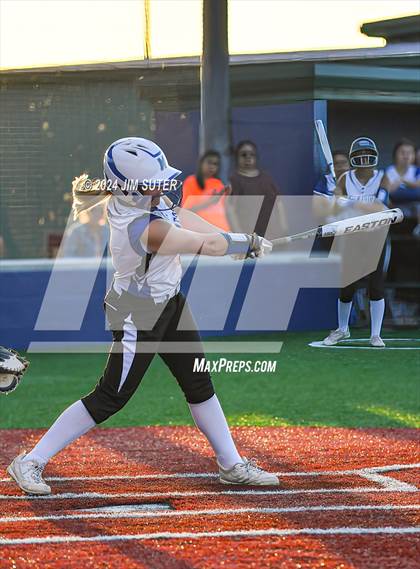 Thumbnail 2 in Mumford vs Giddings photogallery.