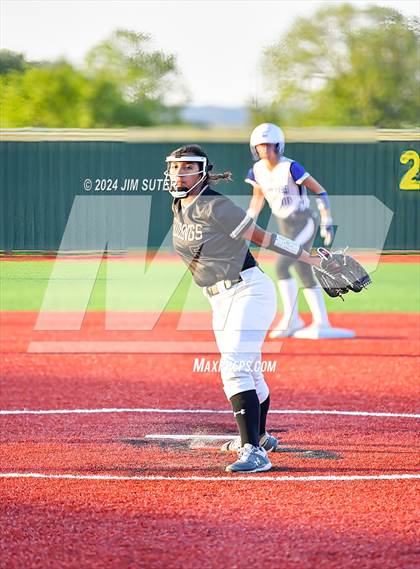 Thumbnail 3 in Mumford vs Giddings photogallery.