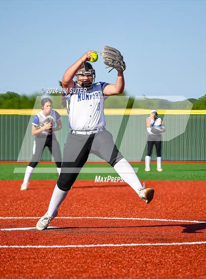 Thumbnail 2 in Mumford vs Giddings photogallery.
