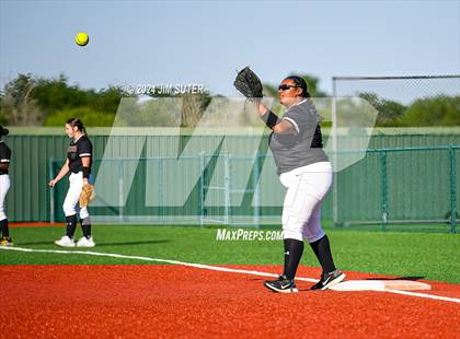 Thumbnail 2 in Mumford vs Giddings photogallery.