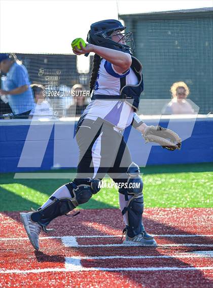 Thumbnail 3 in Mumford vs Giddings photogallery.