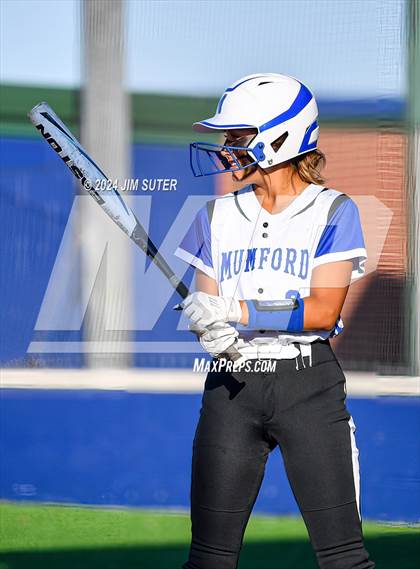 Thumbnail 2 in Mumford vs Giddings photogallery.