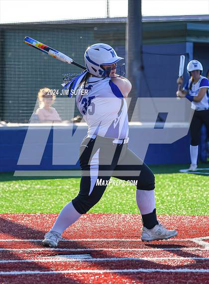 Thumbnail 2 in Mumford vs Giddings photogallery.