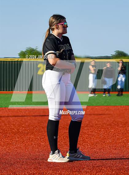 Thumbnail 2 in Mumford vs Giddings photogallery.