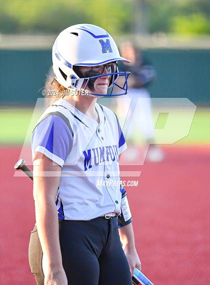 Thumbnail 2 in Mumford vs Giddings photogallery.