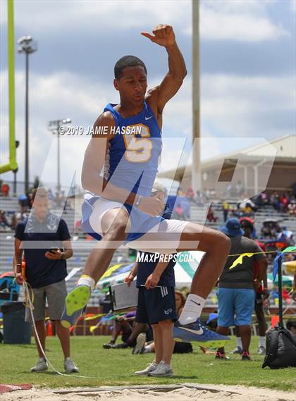 Thumbnail 1 in SCHSL AAAAA State Qualifier (Boys Field Events) photogallery.