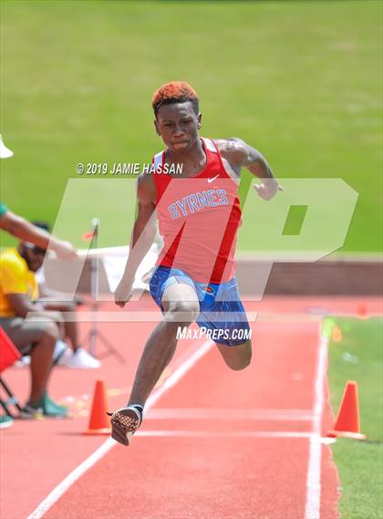 Thumbnail 3 in SCHSL AAAAA State Qualifier (Boys Field Events) photogallery.
