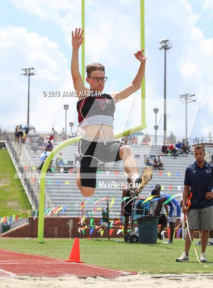 Thumbnail 2 in SCHSL AAAAA State Qualifier (Boys Field Events) photogallery.
