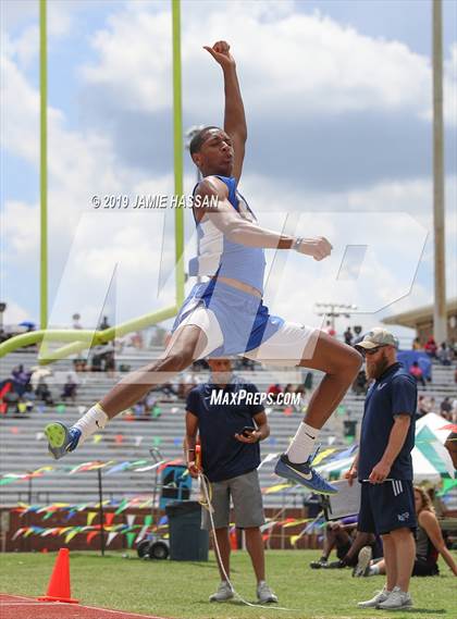 Thumbnail 3 in SCHSL AAAAA State Qualifier (Boys Field Events) photogallery.