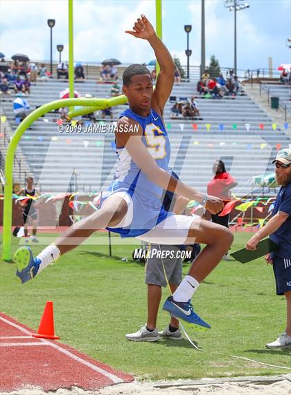 Thumbnail 3 in SCHSL AAAAA State Qualifier (Boys Field Events) photogallery.