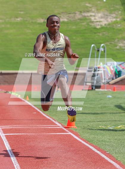 Thumbnail 1 in SCHSL AAAAA State Qualifier (Boys Field Events) photogallery.
