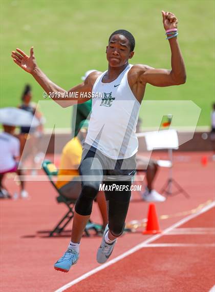 Thumbnail 2 in SCHSL AAAAA State Qualifier (Boys Field Events) photogallery.