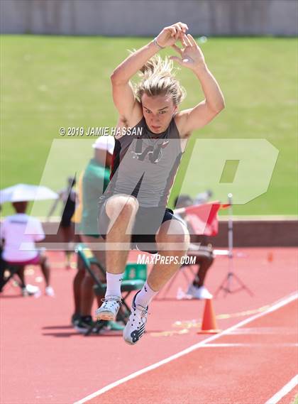 Thumbnail 1 in SCHSL AAAAA State Qualifier (Boys Field Events) photogallery.