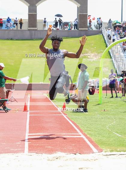 Thumbnail 1 in SCHSL AAAAA State Qualifier (Boys Field Events) photogallery.