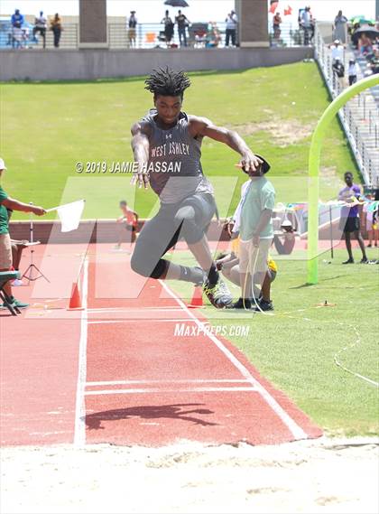 Thumbnail 2 in SCHSL AAAAA State Qualifier (Boys Field Events) photogallery.