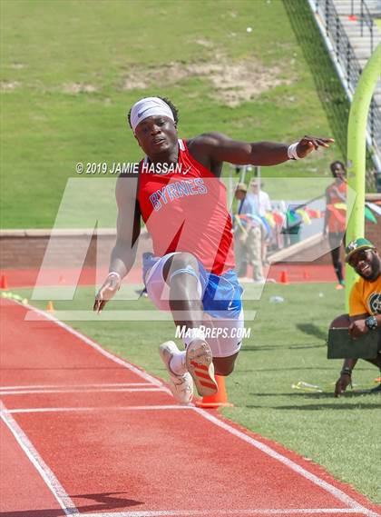 Thumbnail 1 in SCHSL AAAAA State Qualifier (Boys Field Events) photogallery.