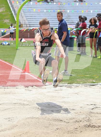 Thumbnail 3 in SCHSL AAAAA State Qualifier (Boys Field Events) photogallery.