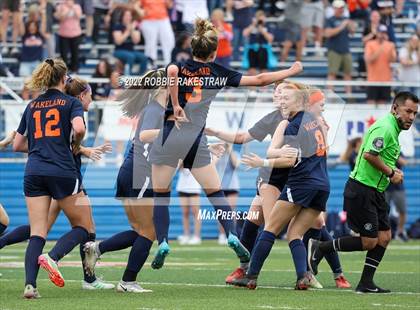 Thumbnail 2 in Wakeland vs. Grapevine (UIL 5A Girls State Final) photogallery.