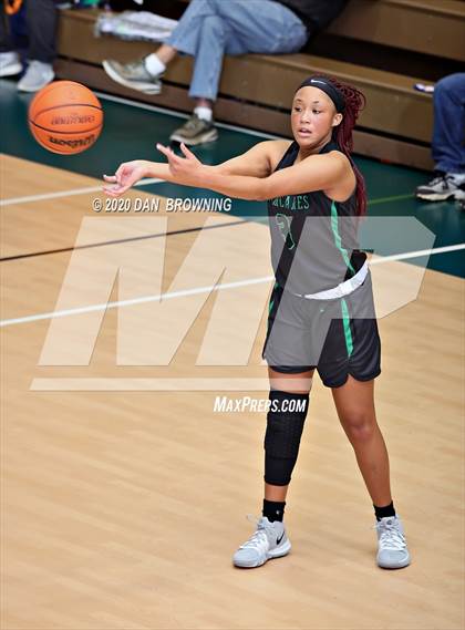 Thumbnail 2 in Parkersburg vs. East Hamilton (Ladies Classic) photogallery.