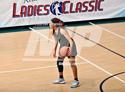 Thumbnail 2 in Parkersburg vs. East Hamilton (Ladies Classic) photogallery.