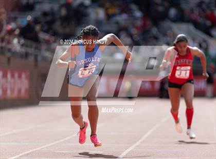 Thumbnail 2 in Penn Relays (4 X 100 Meter) photogallery.