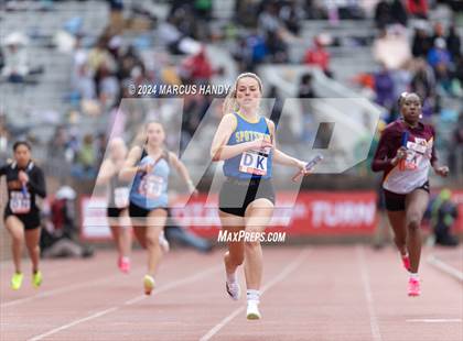 Thumbnail 1 in Penn Relays (4 X 100 Meter) photogallery.