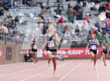 Thumbnail 2 in Penn Relays (4 X 100 Meter) photogallery.