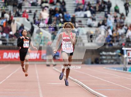 Thumbnail 2 in Penn Relays (4 X 100 Meter) photogallery.