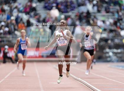 Thumbnail 1 in Penn Relays (4 X 100 Meter) photogallery.