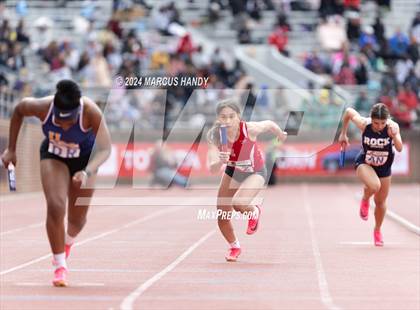 Thumbnail 2 in Penn Relays (4 X 100 Meter) photogallery.