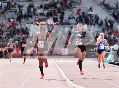 Thumbnail 1 in Penn Relays (4 X 100 Meter) photogallery.