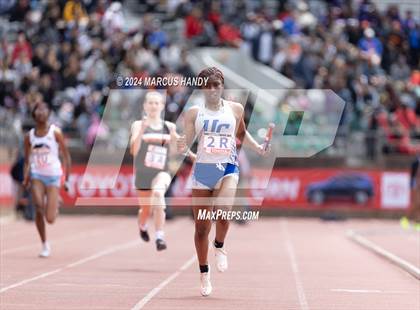 Thumbnail 1 in Penn Relays (4 X 100 Meter) photogallery.