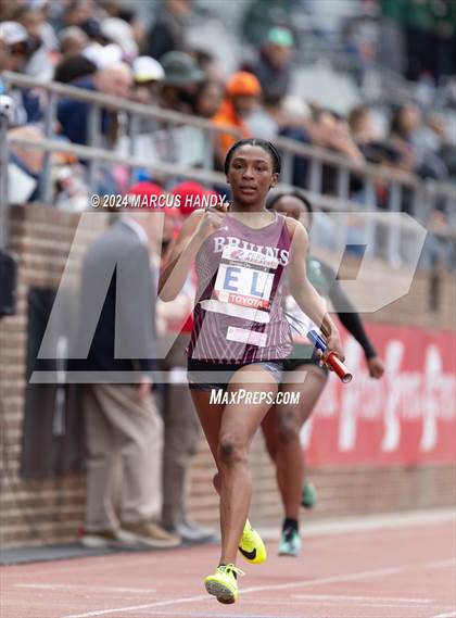 Thumbnail 2 in Penn Relays (4 X 100 Meter) photogallery.