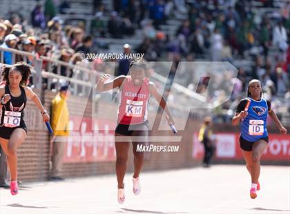 Thumbnail 3 in Penn Relays (4 X 100 Meter) photogallery.