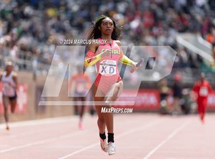 Thumbnail 2 in Penn Relays (4 X 100 Meter) photogallery.