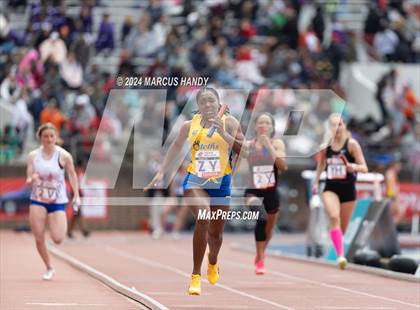 Thumbnail 2 in Penn Relays (4 X 100 Meter) photogallery.