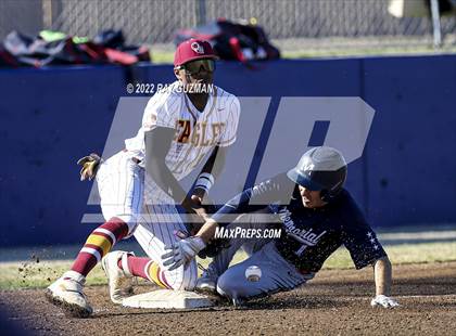 Thumbnail 3 in Clovis West vs. San Joaquin Memorial photogallery.