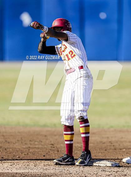 Thumbnail 3 in Clovis West vs. San Joaquin Memorial photogallery.