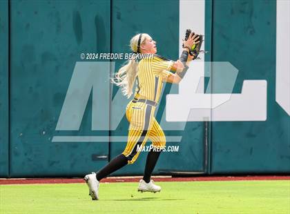 Thumbnail 3 in Calallen vs. Liberty (UIL 4A Softball Final) photogallery.