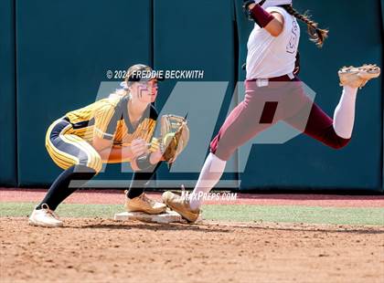 Thumbnail 2 in Calallen vs. Liberty (UIL 4A Softball Final) photogallery.