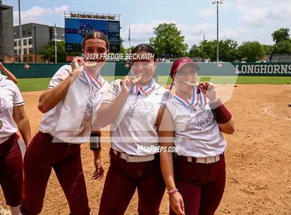 Thumbnail 2 in Calallen vs. Liberty (UIL 4A Softball Final) photogallery.