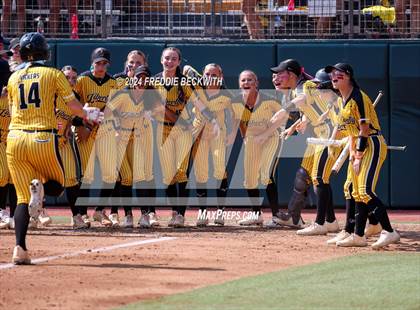Thumbnail 3 in Calallen vs. Liberty (UIL 4A Softball Final) photogallery.