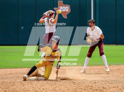 Thumbnail 3 in Calallen vs. Liberty (UIL 4A Softball Final) photogallery.
