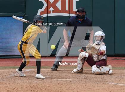 Thumbnail 2 in Calallen vs. Liberty (UIL 4A Softball Final) photogallery.