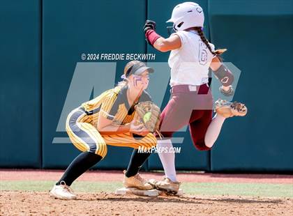 Thumbnail 3 in Calallen vs. Liberty (UIL 4A Softball Final) photogallery.