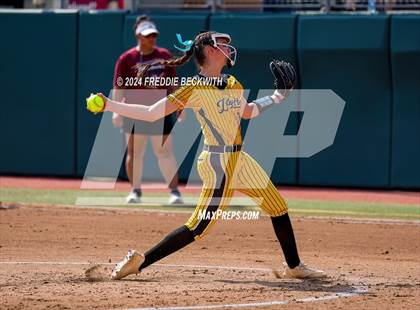 Thumbnail 2 in Calallen vs. Liberty (UIL 4A Softball Final) photogallery.